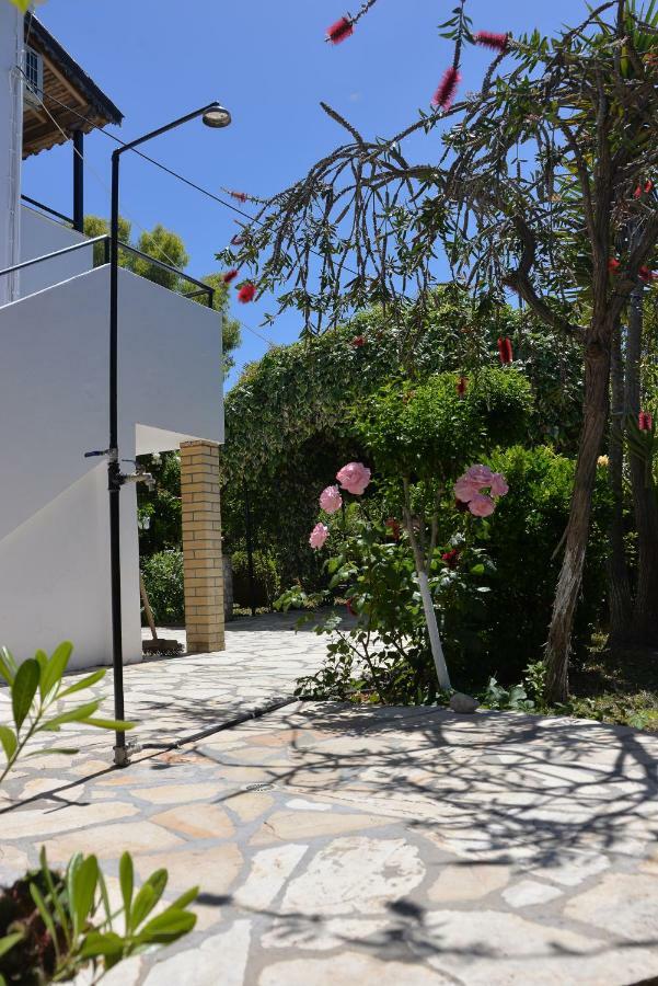 Апартаменты Kostas' Garden Рода Экстерьер фото
